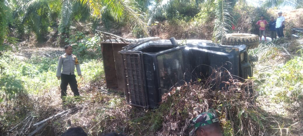 Mobil Angkut Pupuk PT ASN Nagan Raya Terguling, Seorang BHL Meninggal Dunia