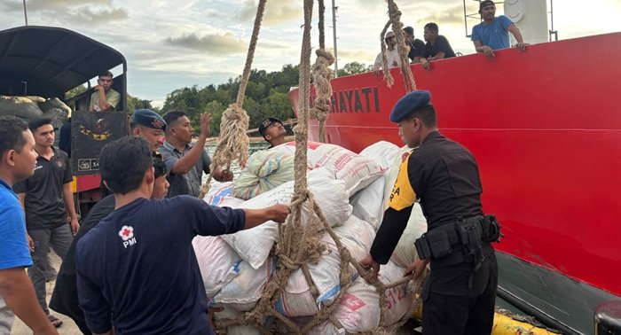 Brimob Polda Aceh Distribusikan Bantuan ke Pijay dan Lhokseumawe