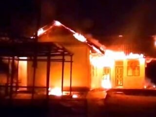 Api Hanguskan Kantor Desa di Simeulue