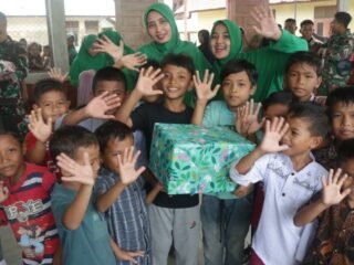 Bhakti Sosial dan Trauma Healing Anak Korban Banjir di Langkahan