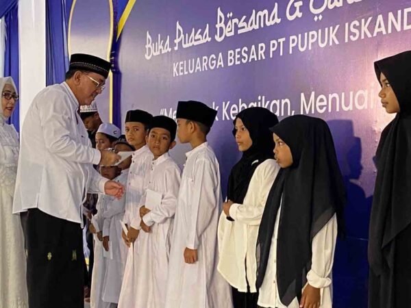 PIM Santuni 700 Anak Yatim di HUT ke-44,