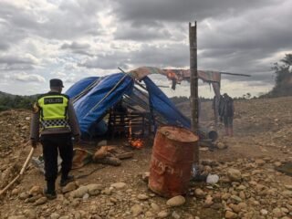 TNI-Polri Bumi Hanguskan Camp Tambang Emas Ilegal di Aceh Barat