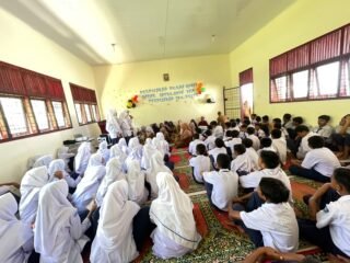 Penuh Haru, Siswa SMP Negeri 3 Samadua Gelar Perpisahan Kepala Sekolah