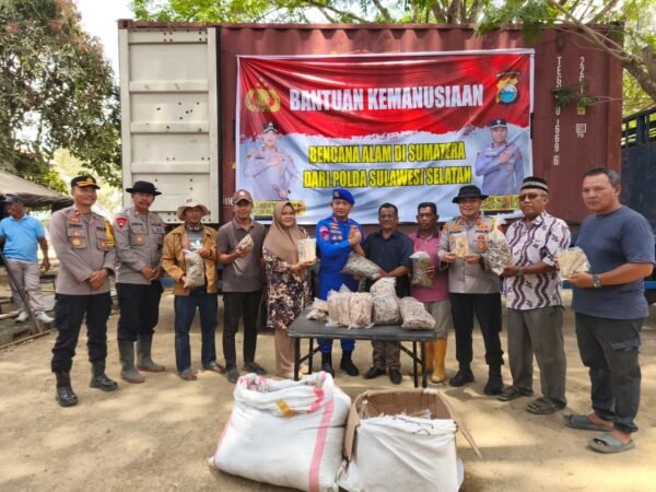 Polda Sulsel Kirimkan 10 Ton Ikan Asin untuk Korban Banjir di Aceh Tamiang