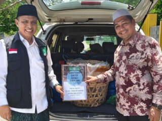 Ratusan Pengungsi Nikmati Menu Daging Berbuka Bantuan PCNU Lhokseumawe