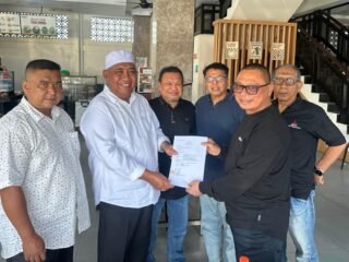 H. Agussalim Kembalikan Berkas Calon Ketua Umum FKP 70