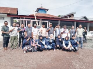 Mahasiswa KKN Unaya Bersama Warga Leu Ue Gotong Royong Menyambut Ramadhan