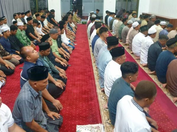 Tarawih Perdana di Jantung Korem Lilawangsa, Saat Prajurit TNI dan Warga Lhokseumawe Bersujud Bersama