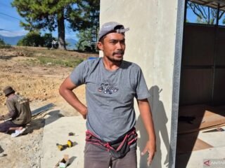 Masyarakat dapat Penghasilan Tambahan dari Proyek Huntara di Galus