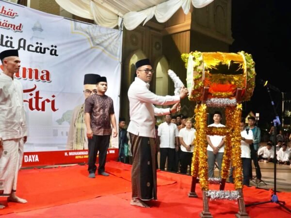 Malam Takbiran, Bupati Abdya Ajak Warga Tingkatkan Kepedulian Terhadap Anak Yatim