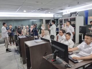 Mahasiswa KKN Unaya Gampong Leu Ue Kunjungan Studi Ke Studio TVRI Aceh.