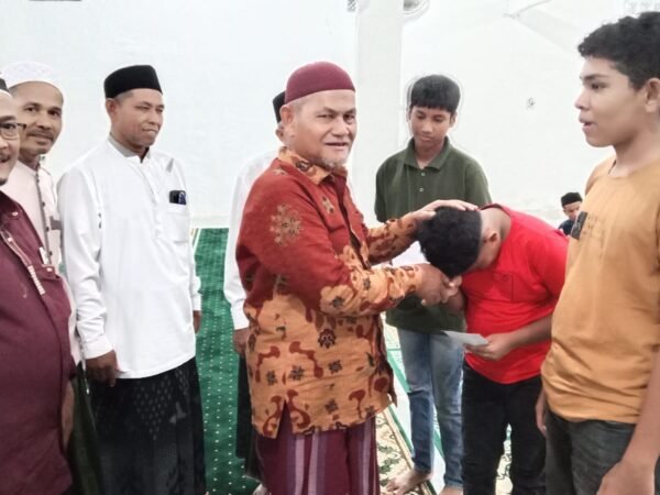 Santunan Anak Yatim Warnai Peringatan Nuzulul Qur'an Di Gampong Leu Ue.