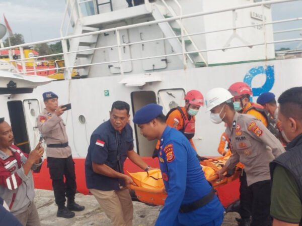 Polairud Lhokseumawe Ikut Medivac ABK Meninggal dari Kapal Asing di Perairan Krueng Geukueh