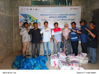 Pertamina EP Rantau dan Jurnalis Salurkan Bantuan Sembako di Aceh Tamiang