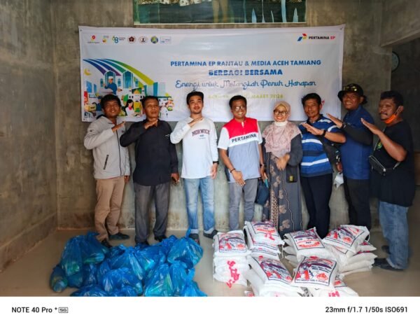 Pertamina EP Rantau dan Jurnalis Salurkan Bantuan Sembako di Aceh Tamiang