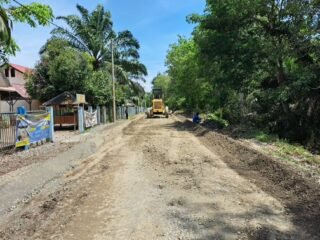 Respon Keluhan Warga, PUPR Aceh Barat Tingkatkan Ruas Jalan Menuju Puskesmas Samatiga 