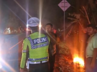 Mobil Dum Truk Milik PT LKT Tabrak Pengemudi Becak Hingga Meninggal 