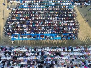 Sinergi TNI–Rakyat di Lhokseumawe: Ribuan Jamaah Padati Lapangan Jenderal Sudirman Rayakan Idul Fitri 1447 H