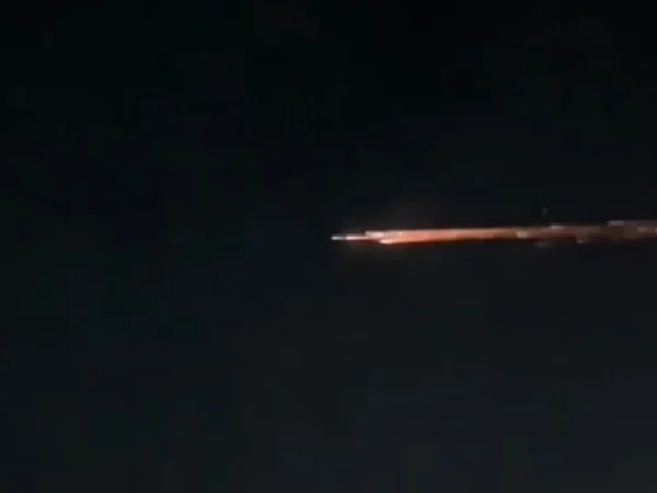 Heboh Cahaya Pecah di Langit, Ternyata Roket China Jatuh ke Atmosfer