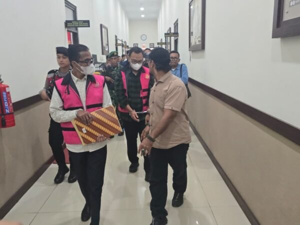 Kejati Aceh Tahan Tiga Tersangka Dugaan Korupsi Beasiswa, Kerugian Negara Rp14,07 Miliar