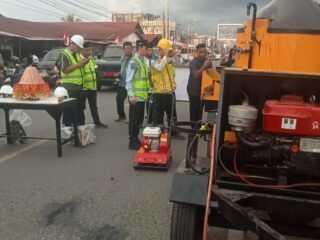 AMP Mini Solusi Cepat Tangani Jalan Berlubang di Kabupaten Aceh Barat 