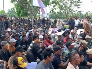 Desak Negara Hentikan Konflik HGU Cot Girek, Karyawan PTPN IV Kepung Kantor Bupati Aceh Utara