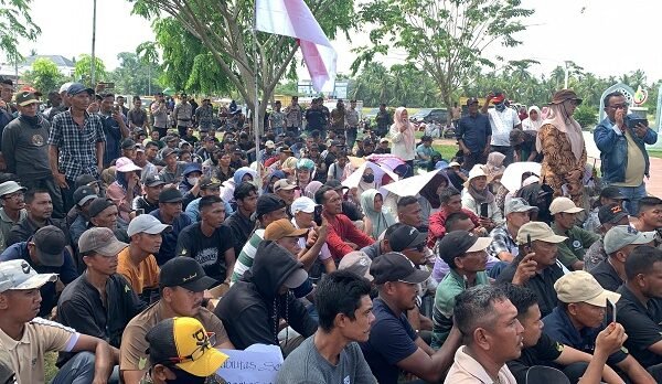 Desak Negara Hentikan Konflik HGU Cot Girek, Karyawan PTPN IV Kepung Kantor Bupati Aceh Utara