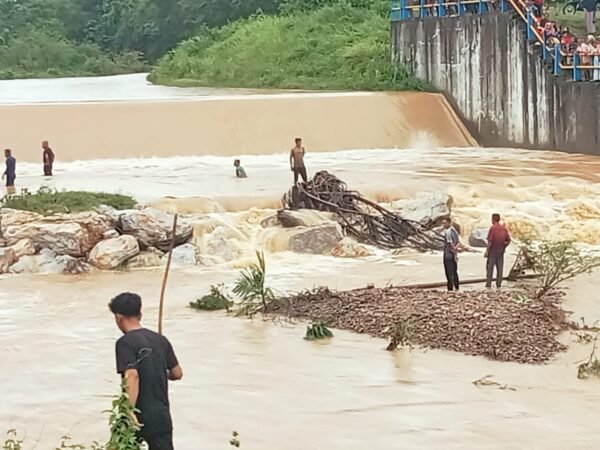 Seorang Bocah Hilang Diseret Air Bah Krueng Manggeng 