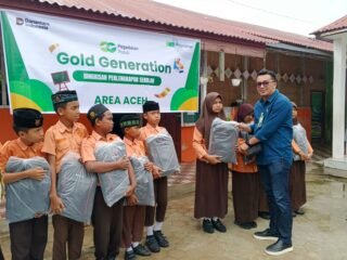 Pegadaian Bagikan 200 Paket Perlengkapan Sekolah di Langsa Pada Hardiknas