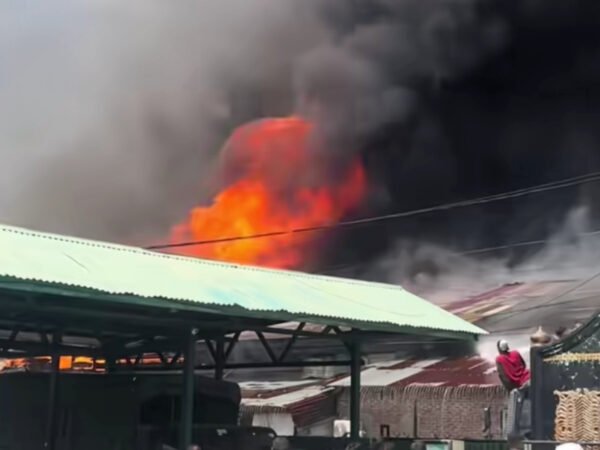 Kebakaran Besar Hanguskan Permukiman Padat di Lhokseumawe  "Puluhan Rumah Ludes, Ratusan Warga Mengungsi"