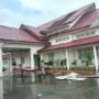 Atap Seng Kantor Bupati Pidie Berterbangan Diterpa Angin