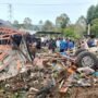 Hilang Kendali Truk Fuso Seruduk Tiga Rumah, Seorang IRT Meninggal Dunia