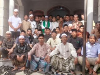 Hari Keenam Wafatnya Bunda Dayah, Alumni Darul Ulum Al-Munawwarah Bersatu Padati Takziah di Kediaman Abati