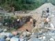Babinsa dan Warga Bangun Pondasi Jembatan Gantung
