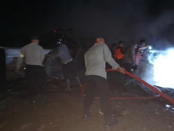 Kebakaran Hanguskan Tiga Rumah di Kampung Seni Antara