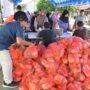 Warga Krueng Barona Jaya Antusias Berburu Sembako Bersubsidi