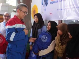 Latih Kesiapsiagaan Tanggap Bencana, PHE NSO Edukasi Anak Desa Kuala Cangkoi