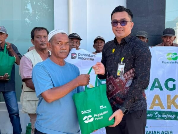 Pegadaian Syariah Banda Aceh Salurkan 150 Paket Sembako untuk Tukang Becak, Wujud Nyata Kepedulian kepada Masyarakat