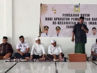 Camat Darul Imarah Gelar Pengajian Rutin Aparatur Gampong