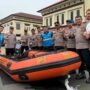 Kesiapsiagaan Hadapi Banjir, PLN Nusantara Power Bantu Perahu Karet