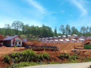 Warga Umang Isaq Aceh Tengah Keluhkan Huntara Berlumpur, 35 Anak Masih Belajar di Satu Tenda