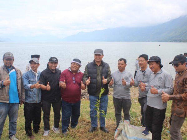 Alumni SMAN 3 Pegasing Angkatan 1993 Tanam 200 Pohon