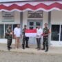Bangkitkan Semangat Nasionalisme, Muspika Lhoknga Bersama Keuchik Lamkruet Bagikan Bendera Merah Putih Kepada Warga 