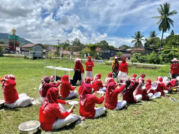 Lomba Tuang Tepung Meriahkan HUT RI