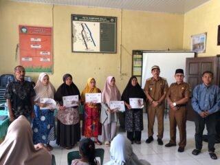 Perdana, Camat Samadua  M. iqbal, SH Hadiri Penyaluran BLT Gampong Balai