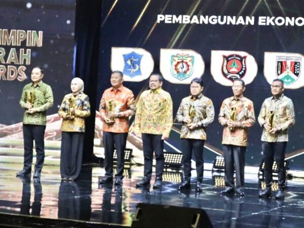 Bupati Abdya Terima Penghargaan Awards 2026