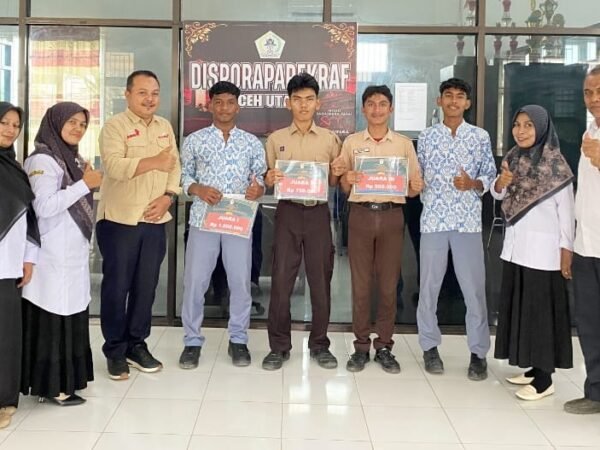 Ek Geunteut Bangkit di Milad ke-800 Samudera Pasai, Tiga Pelajar Aceh Utara Terima Hadiah
