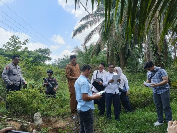 PN Suka Makmue Eksekusi Pengosongan dan Penyerahan Objek Lelang Dua Titik Lahan di Tadu Raya 