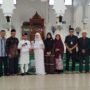 Kemenag dan Disdukcapil Aceh Besar Serahkan Identitas Pengantin Baru