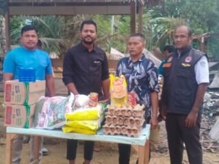 Warung Warga Ujong Pacu Ludes Terbakar, Ketua DPRK Lhokseumawe Salurkan Bantuan Masa Panik